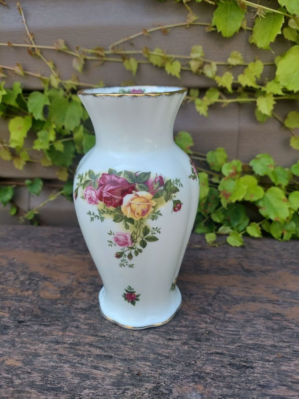 Royal Albert Old Country Roses 7" Montrose Vase 1972 Floral Design Bone China